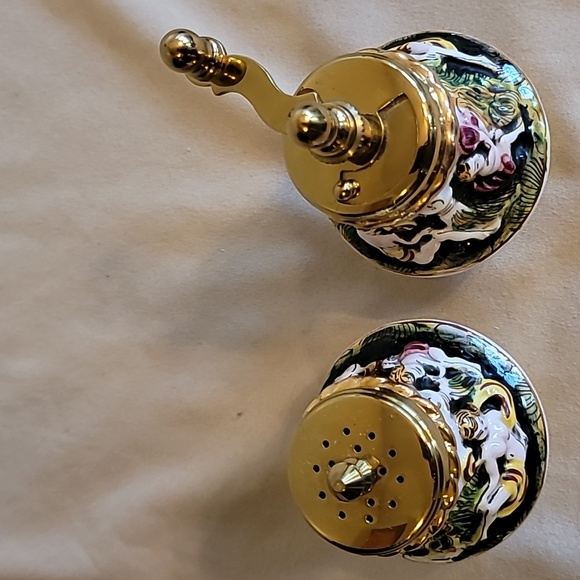 Capodimonte Vintage Porcelain And Brass Salt Shaker And Pepper Grinder NIB NEW - Picture 7 of 10